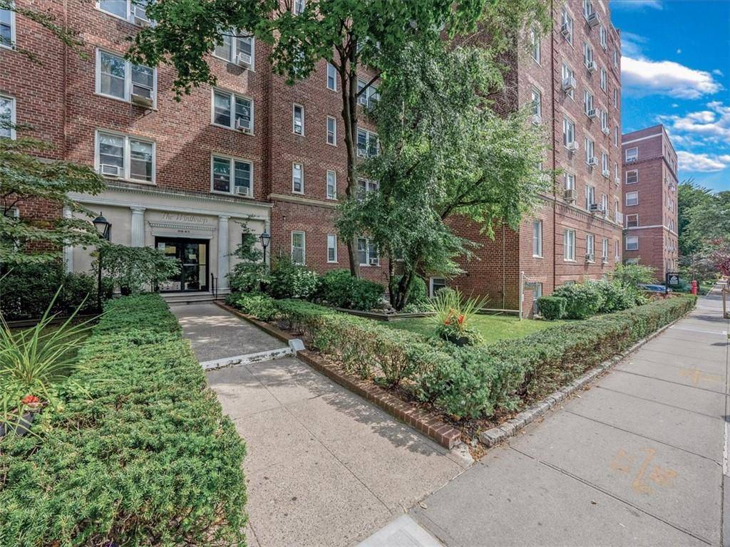 Forest Hills, NY 11375,68-63 108th ST #2B