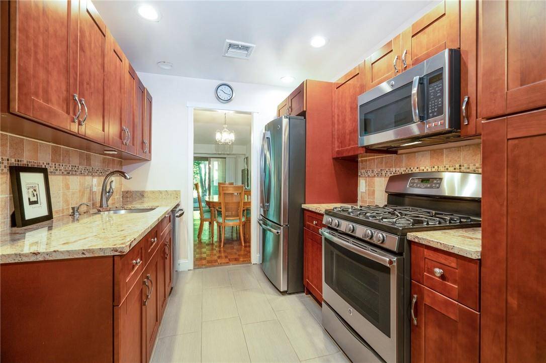 Tarrytown, NY 10591,263 Martling AVE