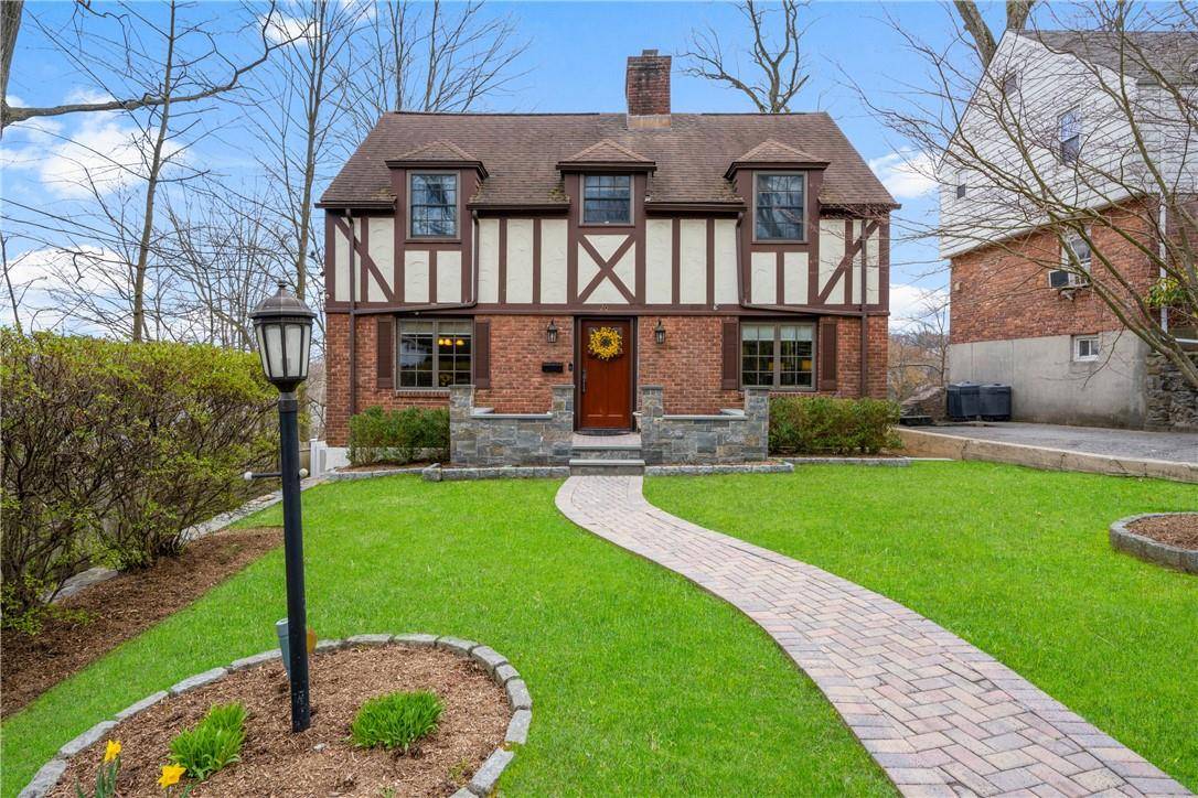 Yonkers, NY 10710,17 Newport RD