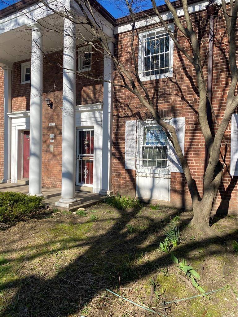 Briarwood, NY 11435,80-15 Main ST #1-C