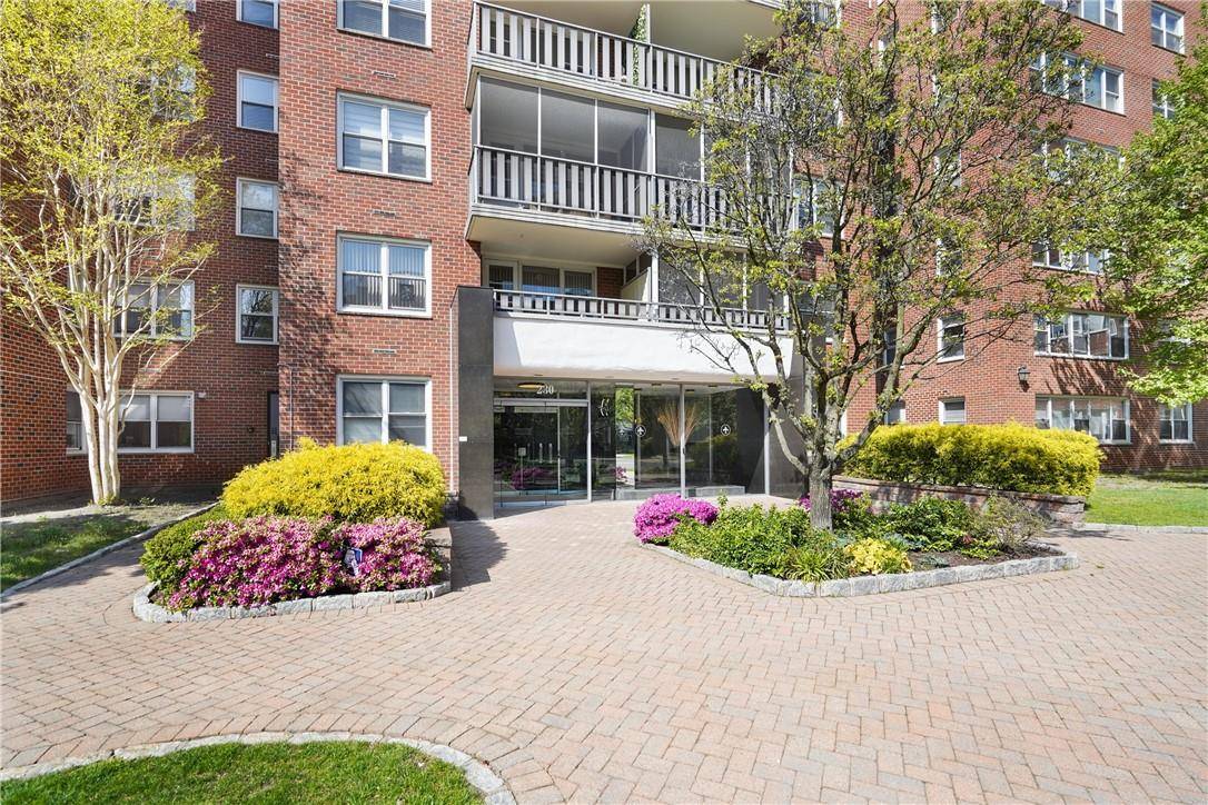 Scarsdale, NY 10583,230 Garth RD #4D1