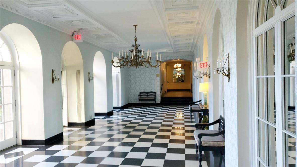 Mamaroneck, NY 10543,910 Stuart AVE #7C