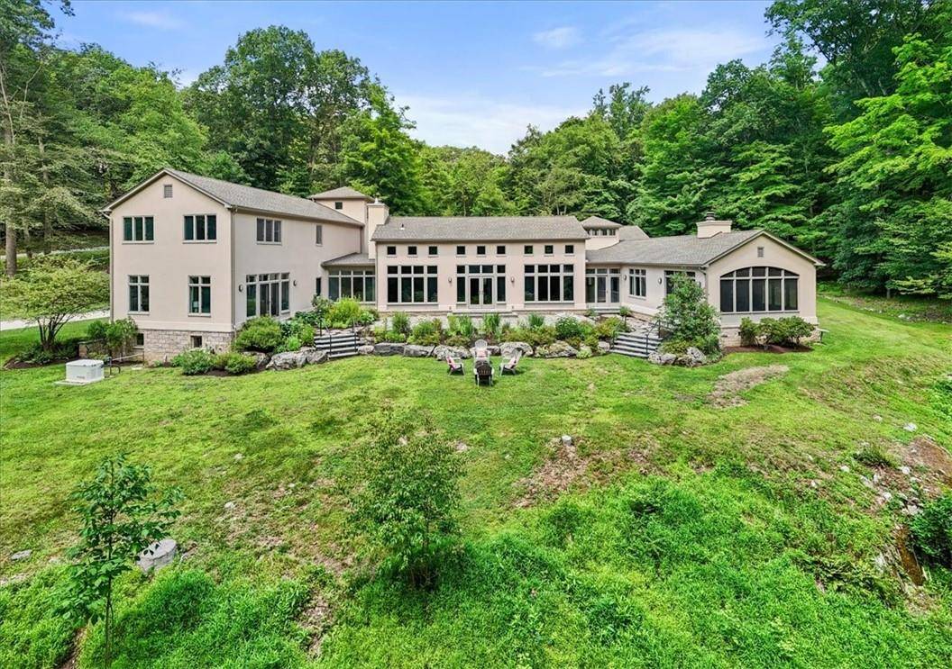 Bedford Hills, NY 10507,9 Twin Ponds DR