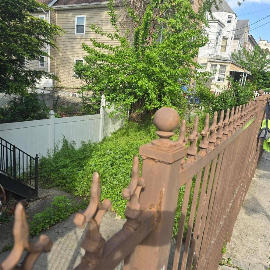 Bronx, NY 10467,3724 Barnes AVE