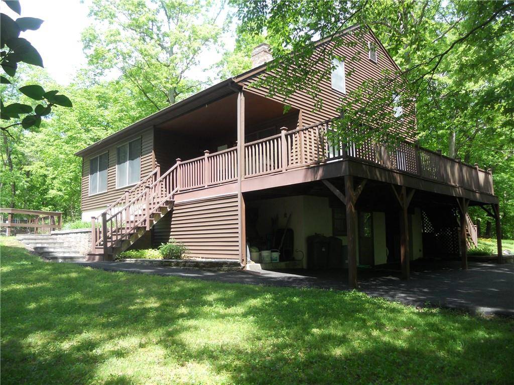 Hyde Park, NY 12538,691 N Quaker LN