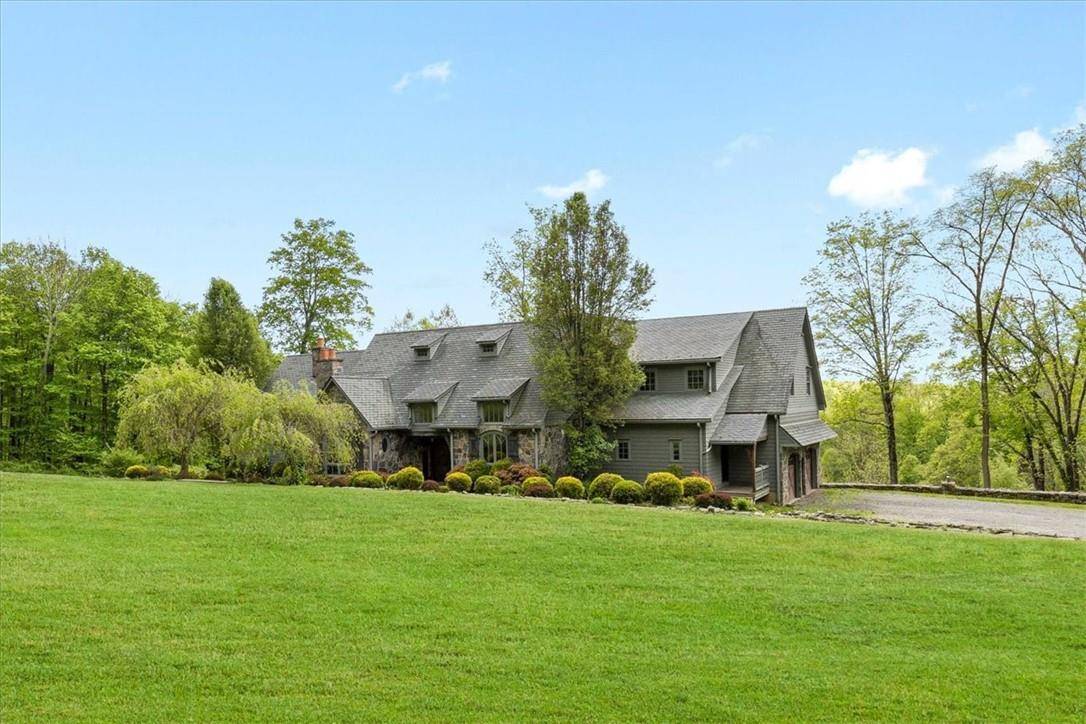 Brewster, NY 10509,3 Woodstone Farms LN