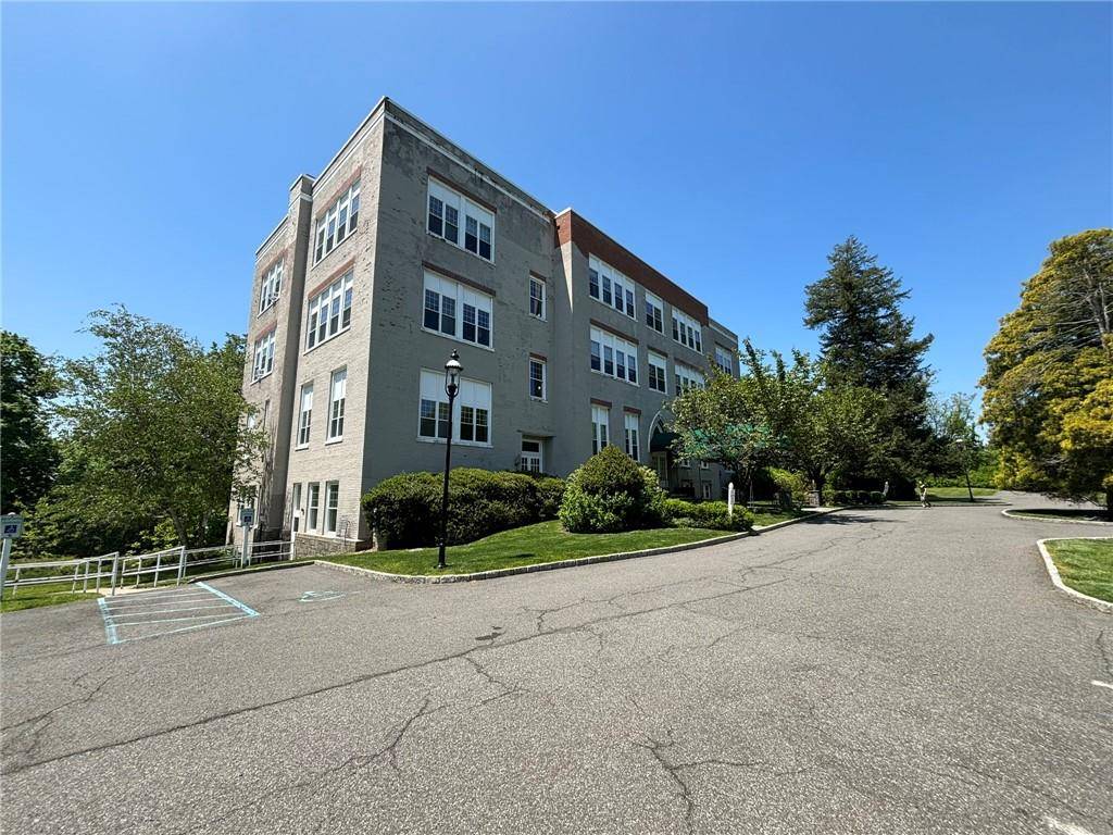 Hastings-on-hudson, NY 10706,100 Clarewood DR #1J