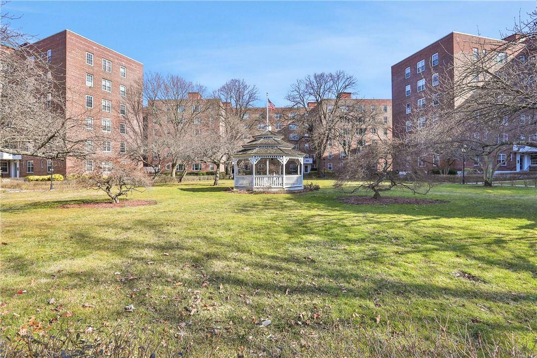 New Rochelle, NY 10805,230 Pelham RD #6C