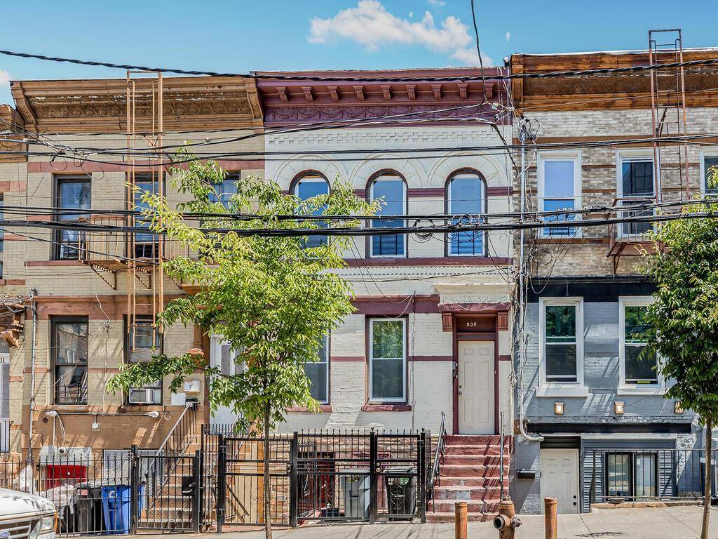 Bronx, NY 10458,505 E 183rd ST