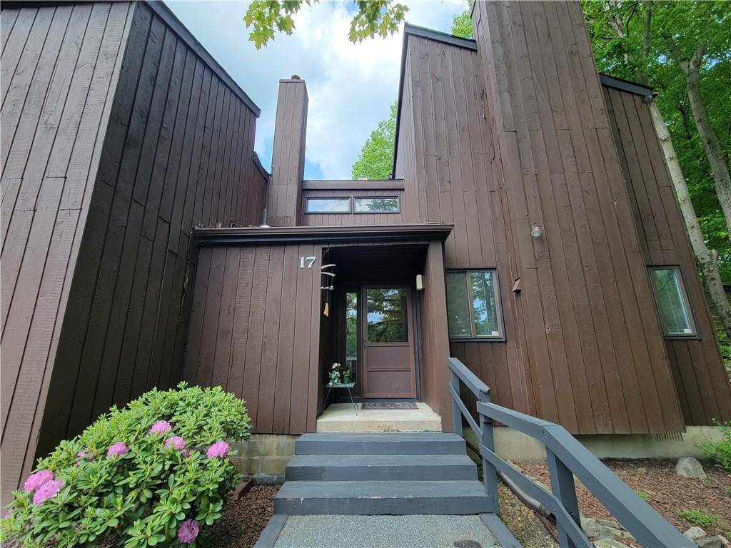 Highland Mills, NY 10930,17 Redwood DR