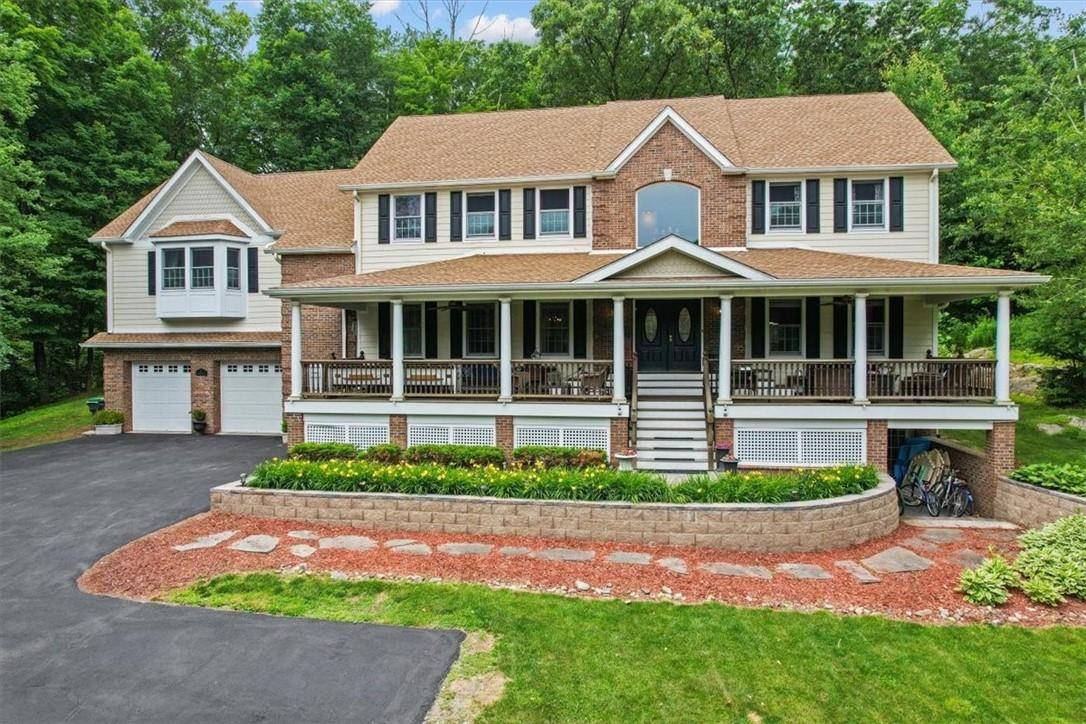 Warwick, NY 10990,4 Cascade RD