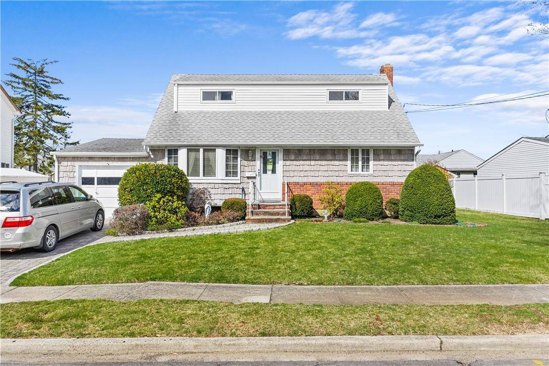 Farmingdale, NY 11735,37 Radcliffe AVE