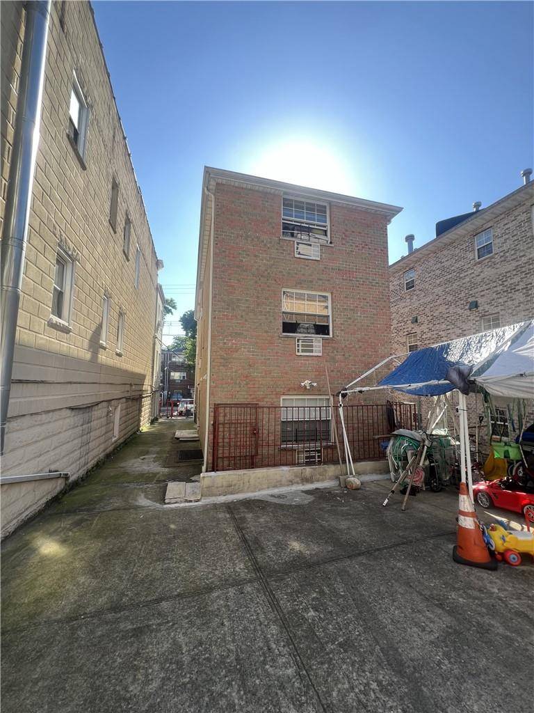 Bronx, NY 10461,1368 Balcom AVE