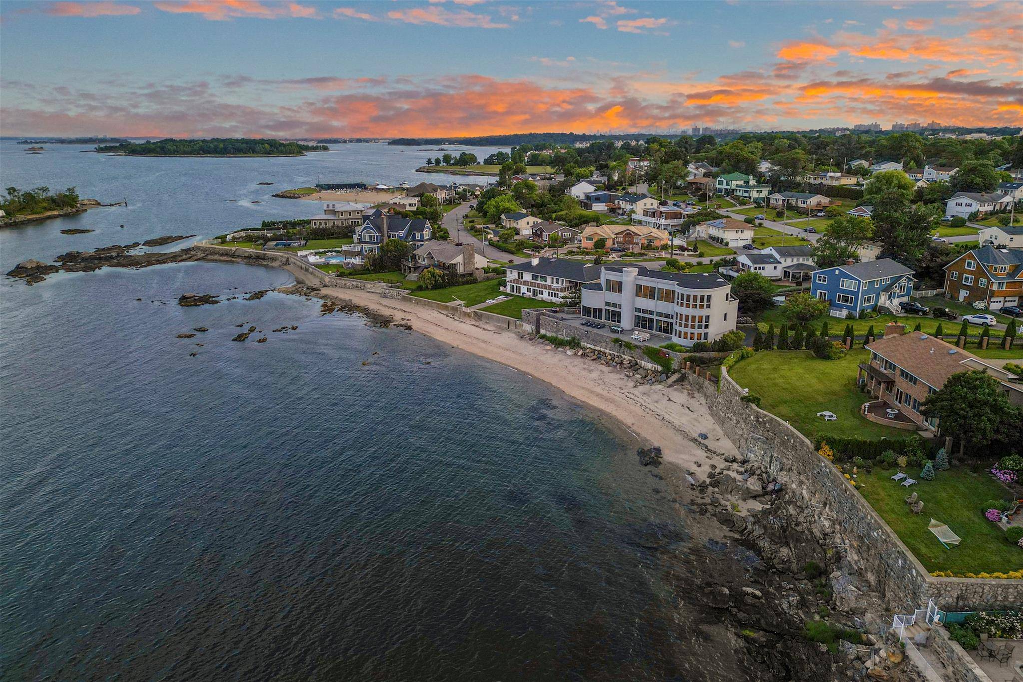 New Rochelle, NY 10805,30 Beachfront LN
