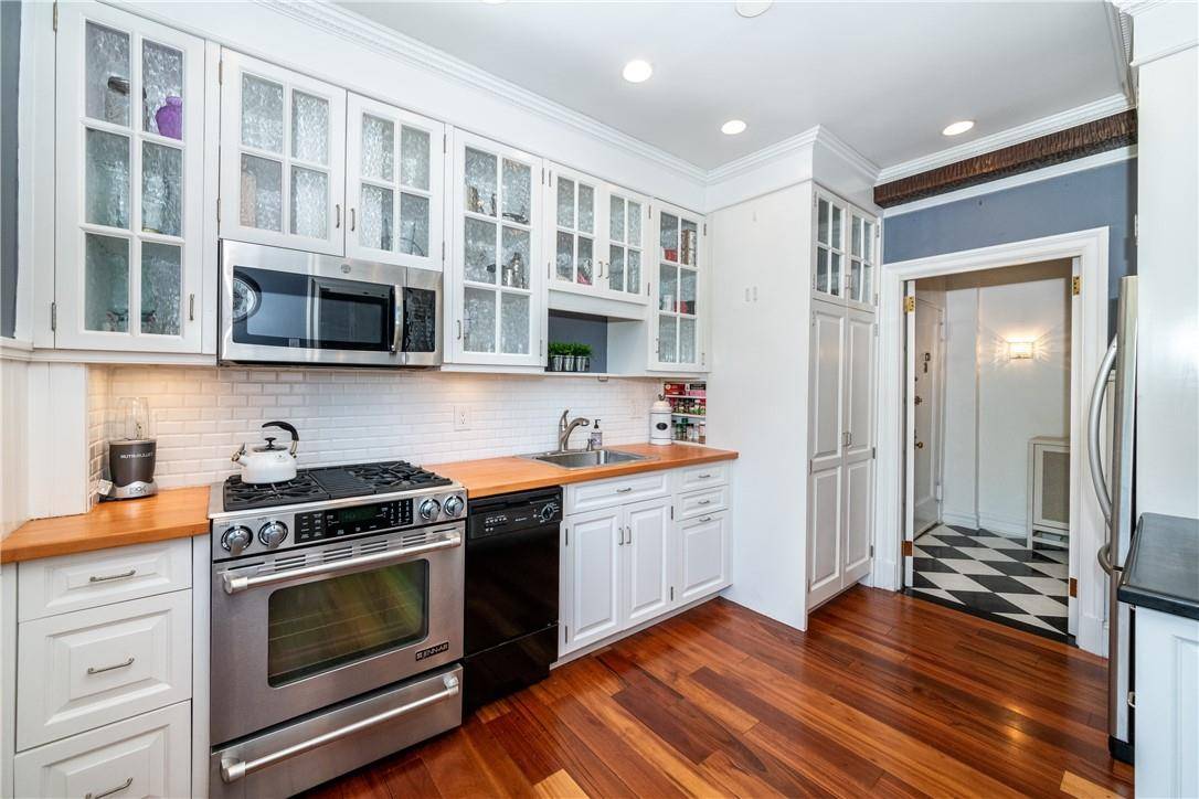 Pelham, NY 10803,622 Pelhamdale AVE #45