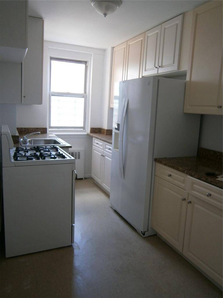 Bronx, NY 10463,60 Knolls CRES #7L