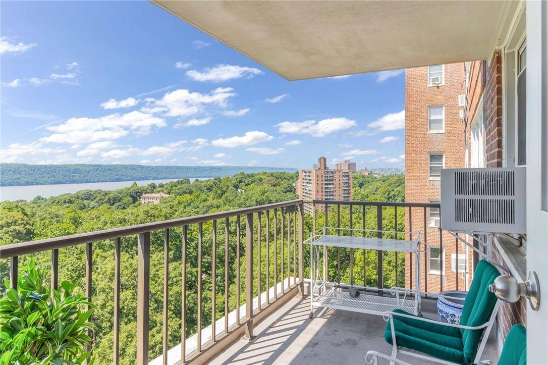 Bronx, NY 10471,4555 Henry Hudson Pkwy #1101