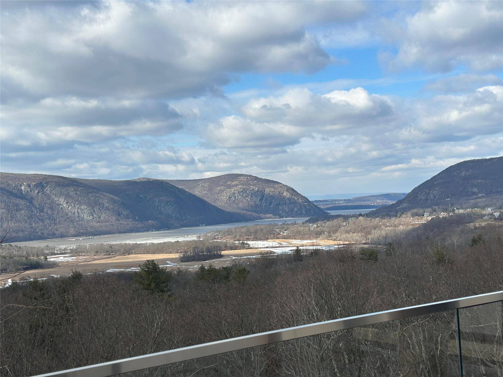 Garrison, NY 10524,55 Dicks Castle Rd