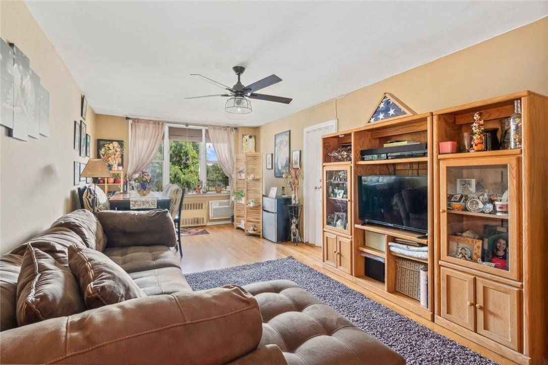 Bronx, NY 10471,5425 Valles AVE #2D