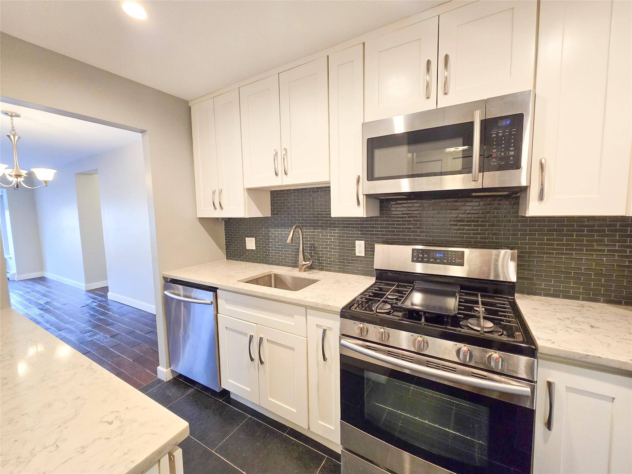 Mamaroneck, NY 10543,300 Livingston AVE #2H