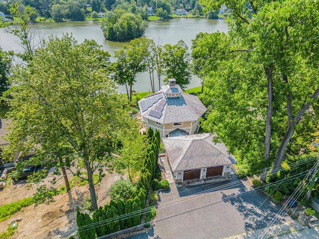 South Salem, NY 10590,33 Truesdale Lake DR