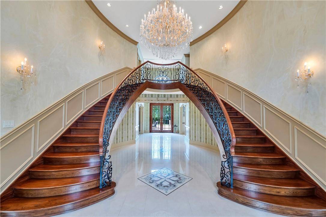 Old Westbury, NY 11568,4 Old Wagon LN