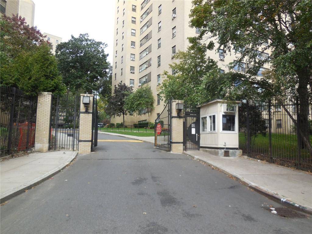 Bronx, NY 10468,4 Fordham Hill OVAL #3D