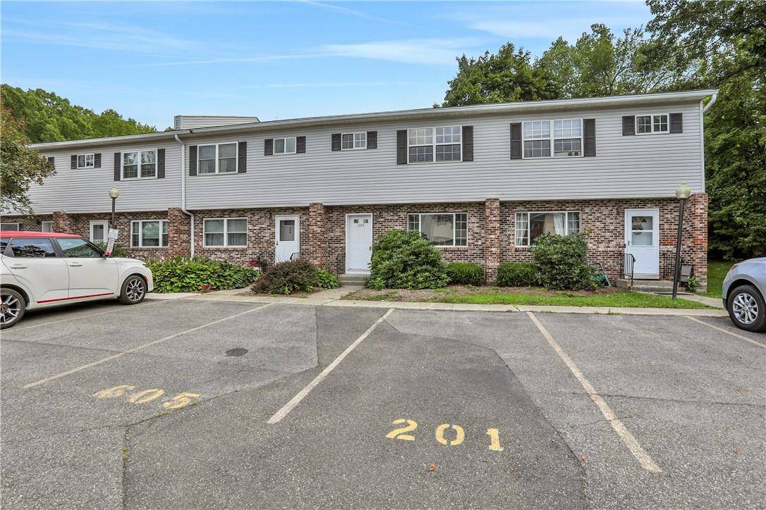 New Paltz, NY 12561,605 Briarwood CT