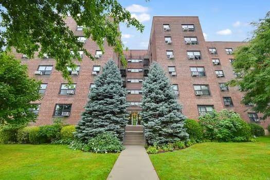 Bayside, NY 11364,73-51 Bell BLVD #4C