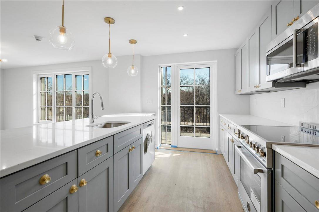 Pelham, NY 10803,139 Fifth AVE #5a