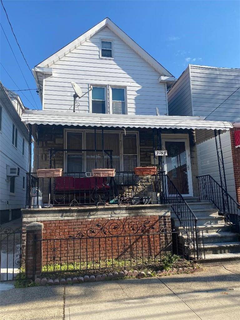 Bronx, NY 10469,2752 Fenton AVE