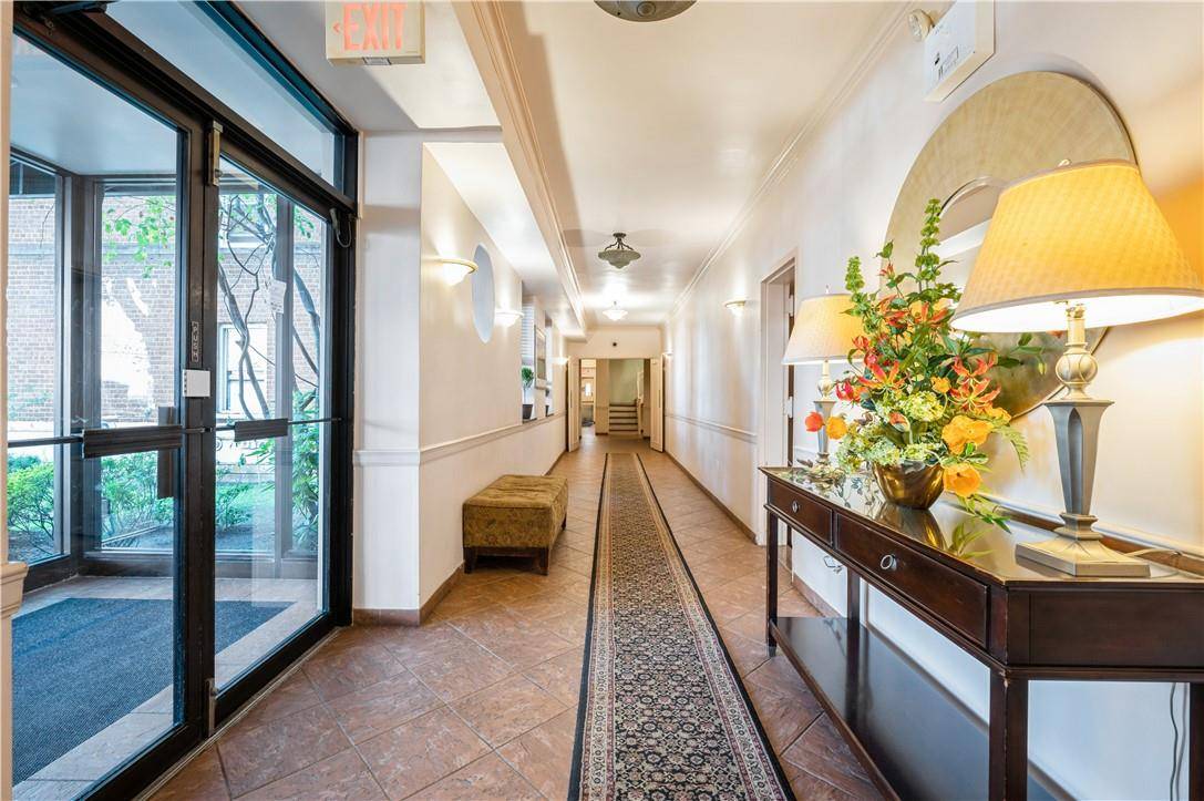 Bronxville, NY 10708,765 Bronx River RD #6D