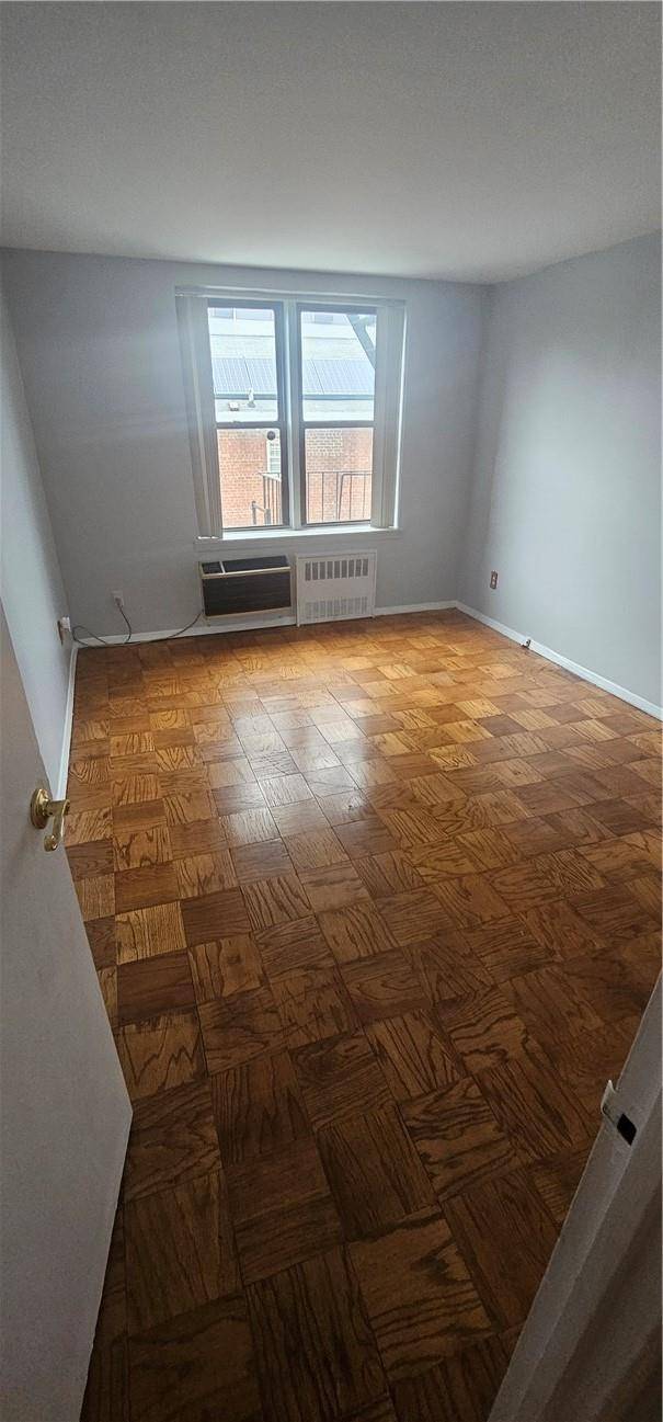 Bronx, NY 10461,1874 Pelham Pkwy #3a