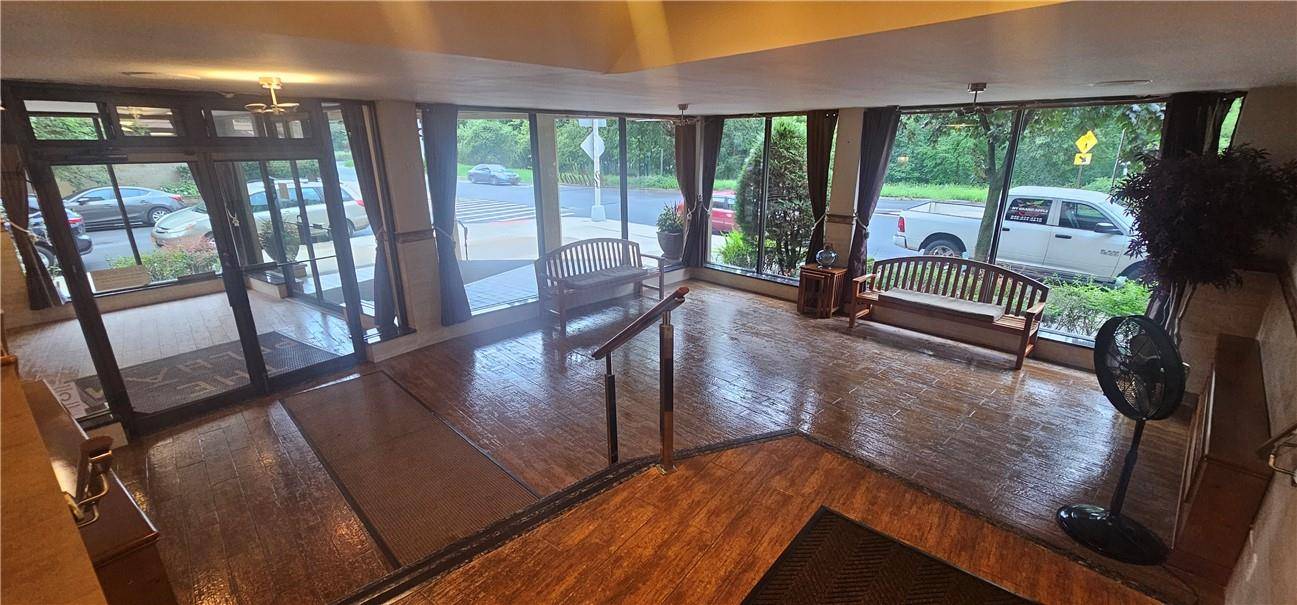 Bronx, NY 10461,1874 Pelham Pkwy #3a