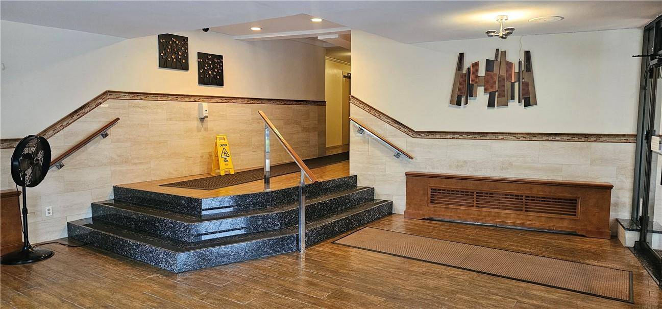 Bronx, NY 10461,1874 Pelham Pkwy #3a