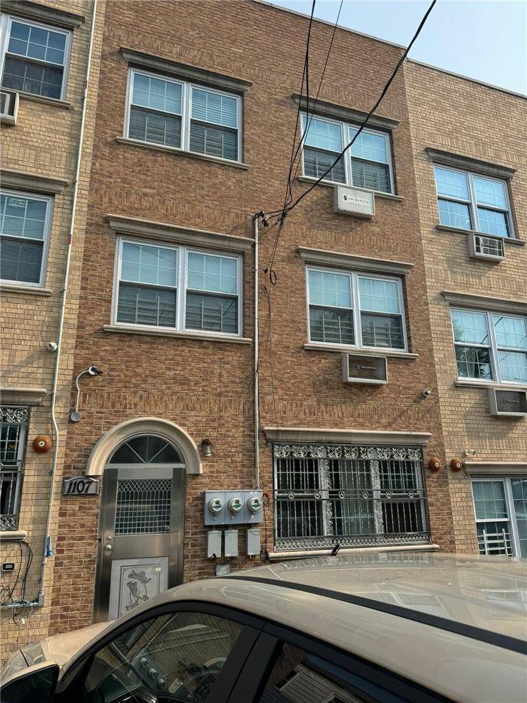 Bronx, NY 10469,1107 Adee AVE