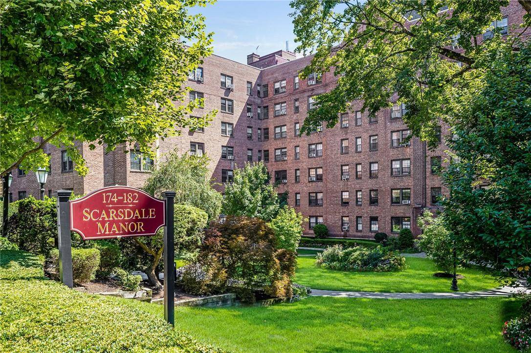 Scarsdale, NY 10583,174 Garth RD #3Q