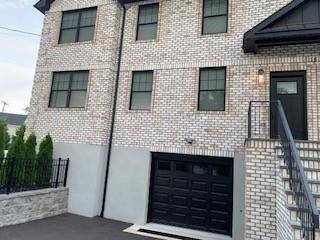 Yonkers, NY 10701,15 BARTON RD #LEFT SIDE