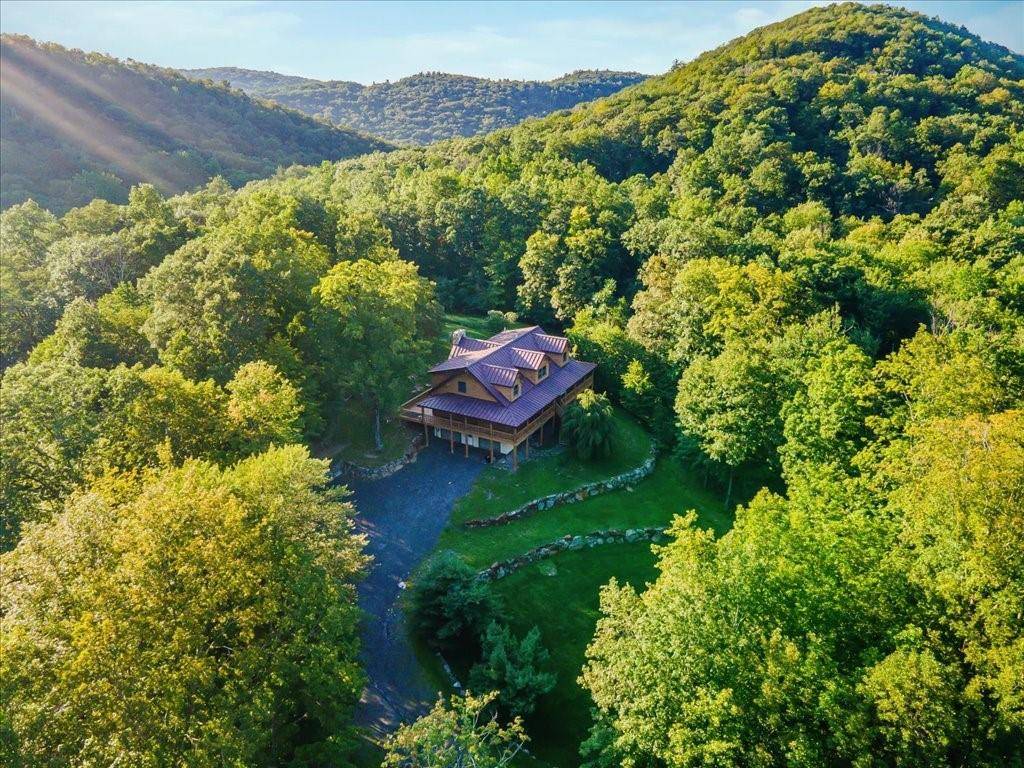 Warwick, NY 10990,172 Cascade RD