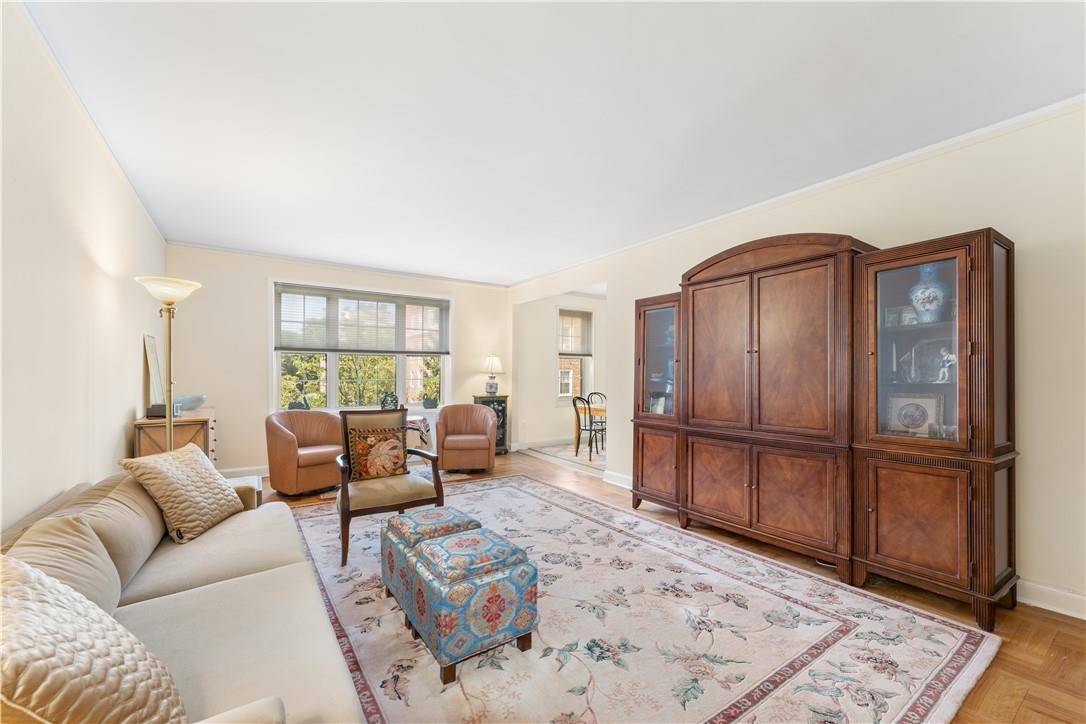 Bronxville, NY 10708,7 Midland GDNS #4M