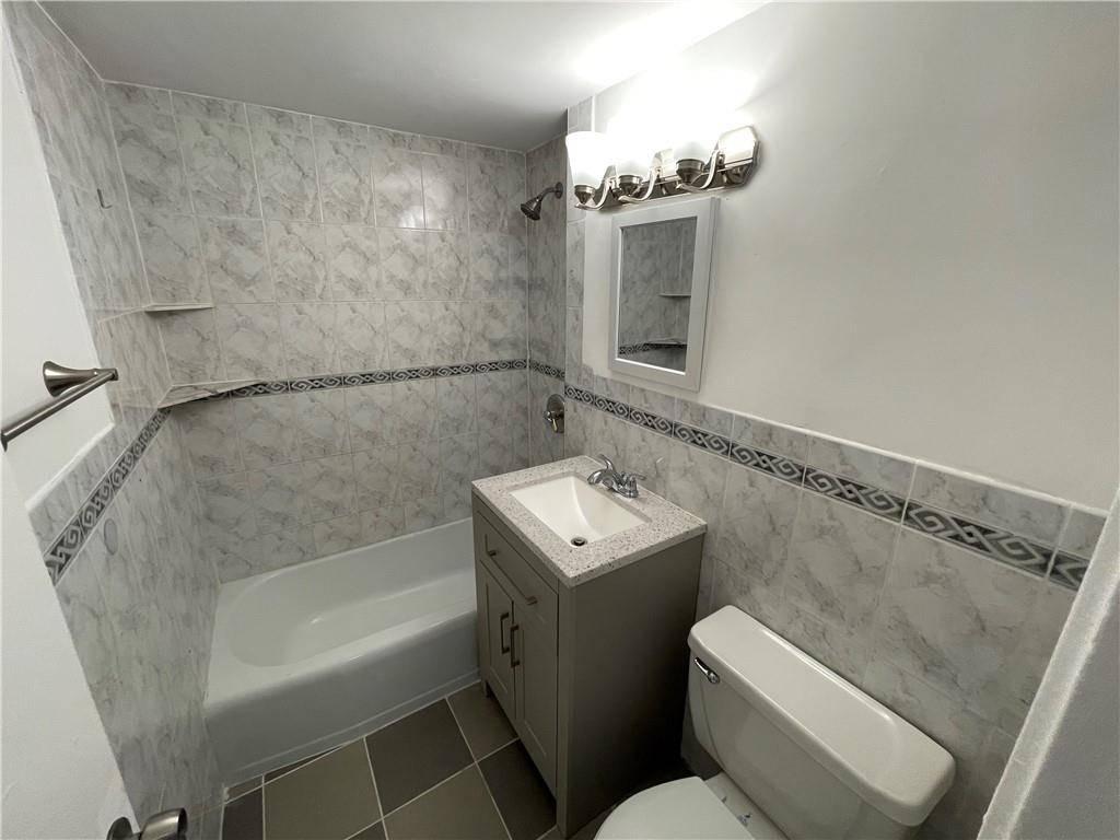Rego Park, NY 11374,61-55 98th ST #9L