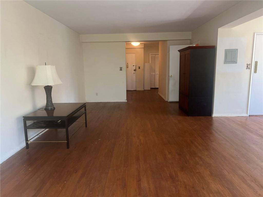 Hartsdale, NY 10530,120 E Hartsdale AVE #4P