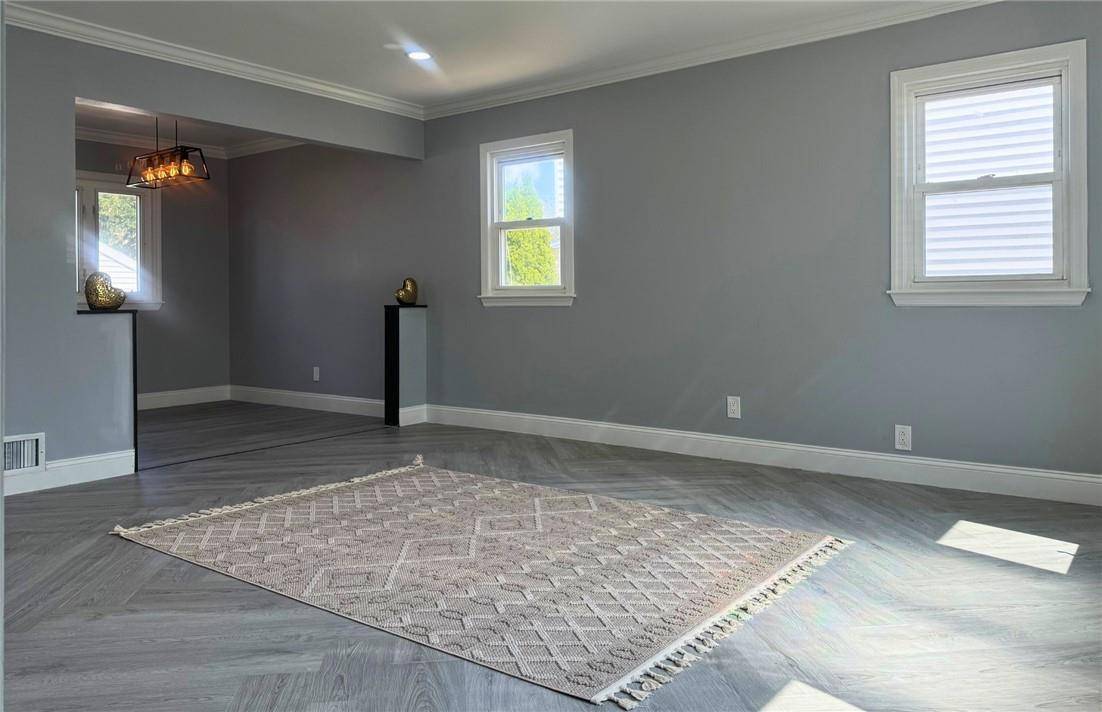 New Hyde Park, NY 11040,53 Yorkshire RD