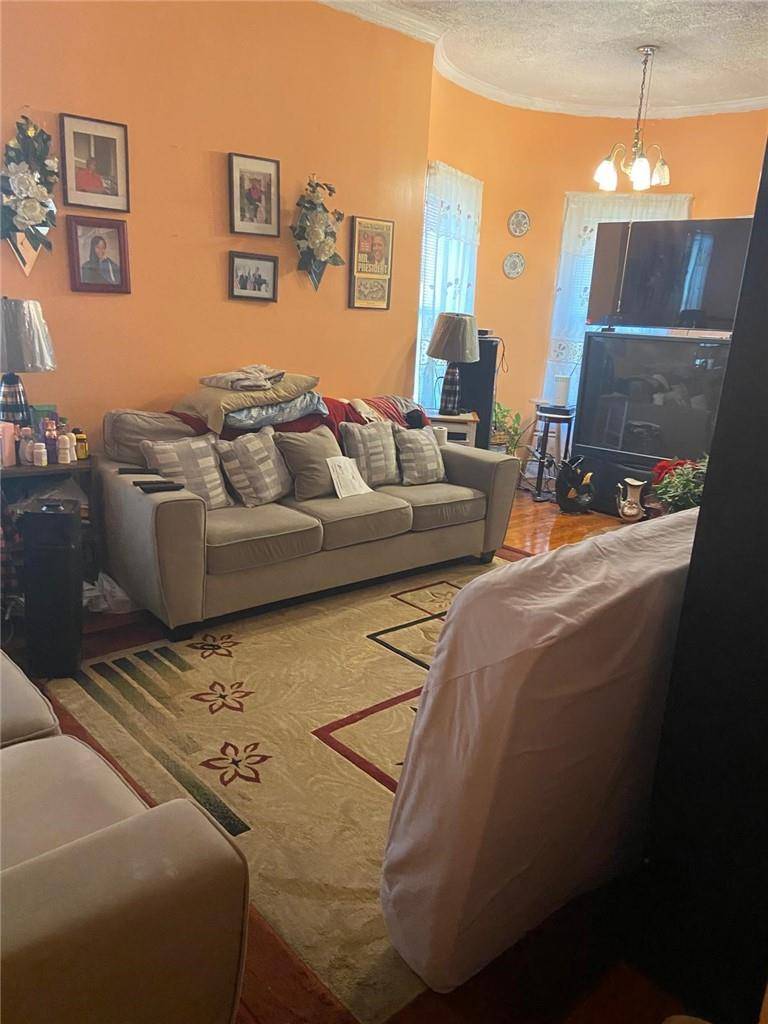 Yonkers, NY 10705,38 CARROLL ST