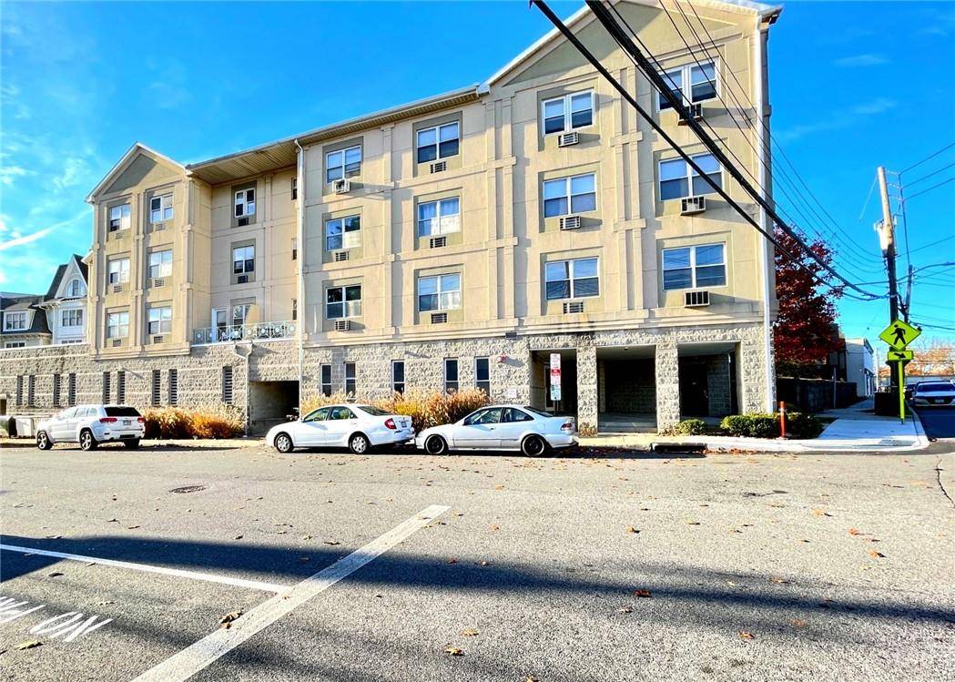 Mamaroneck, NY 10543,400 Mount Pleasant AVE #2C