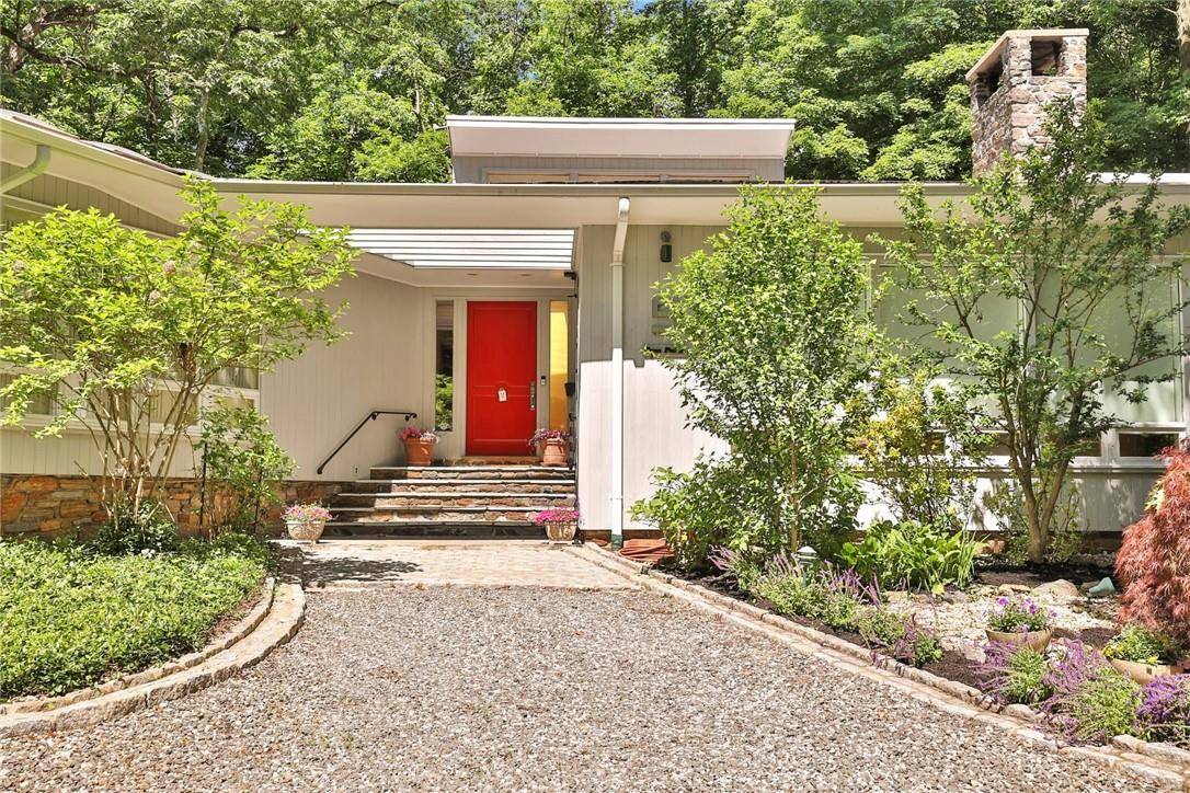 Mamaroneck, NY 10543,5 Deerfield LN