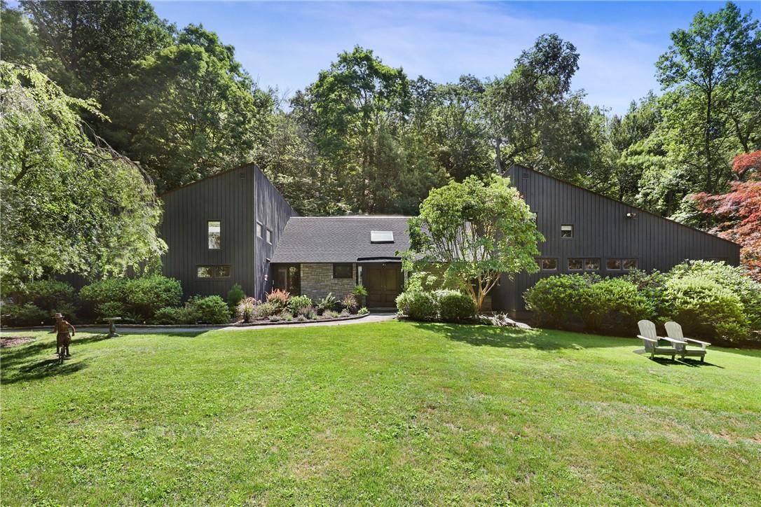 Pound Ridge, NY 10576,22 Blacksmith LN