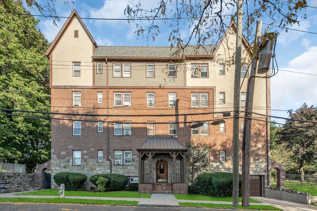 Eastchester, NY 10709,10 Oakridge PL #2C