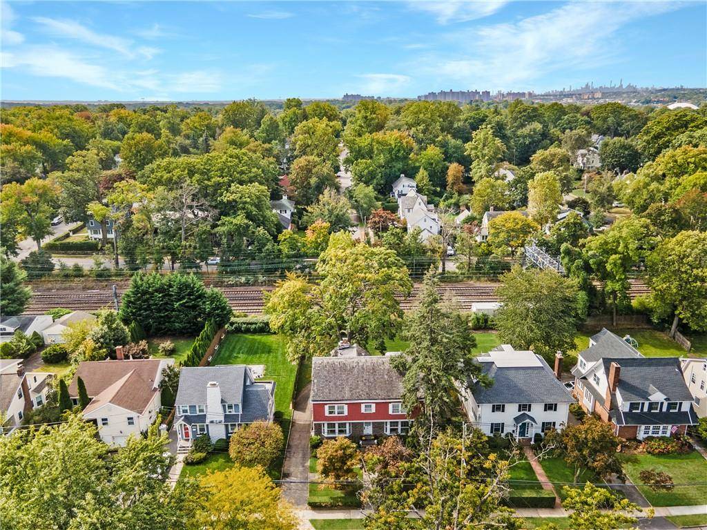 Pelham, NY 10803,384 Washington AVE