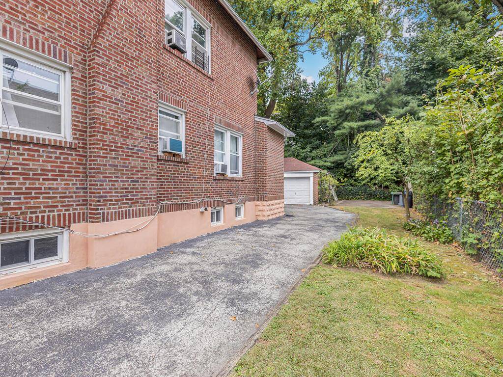 Yonkers, NY 10705,48 Tibbetts RD